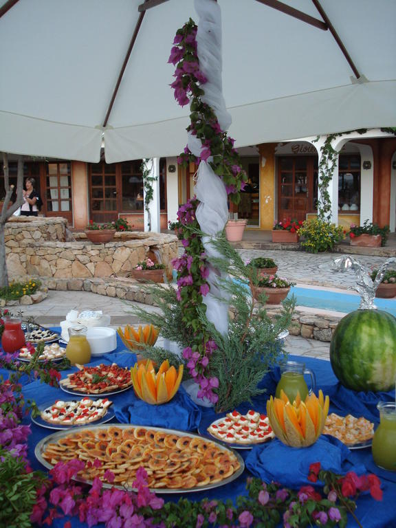 Hotel Residence Rena Bianca Baja Sardinia Exterior photo