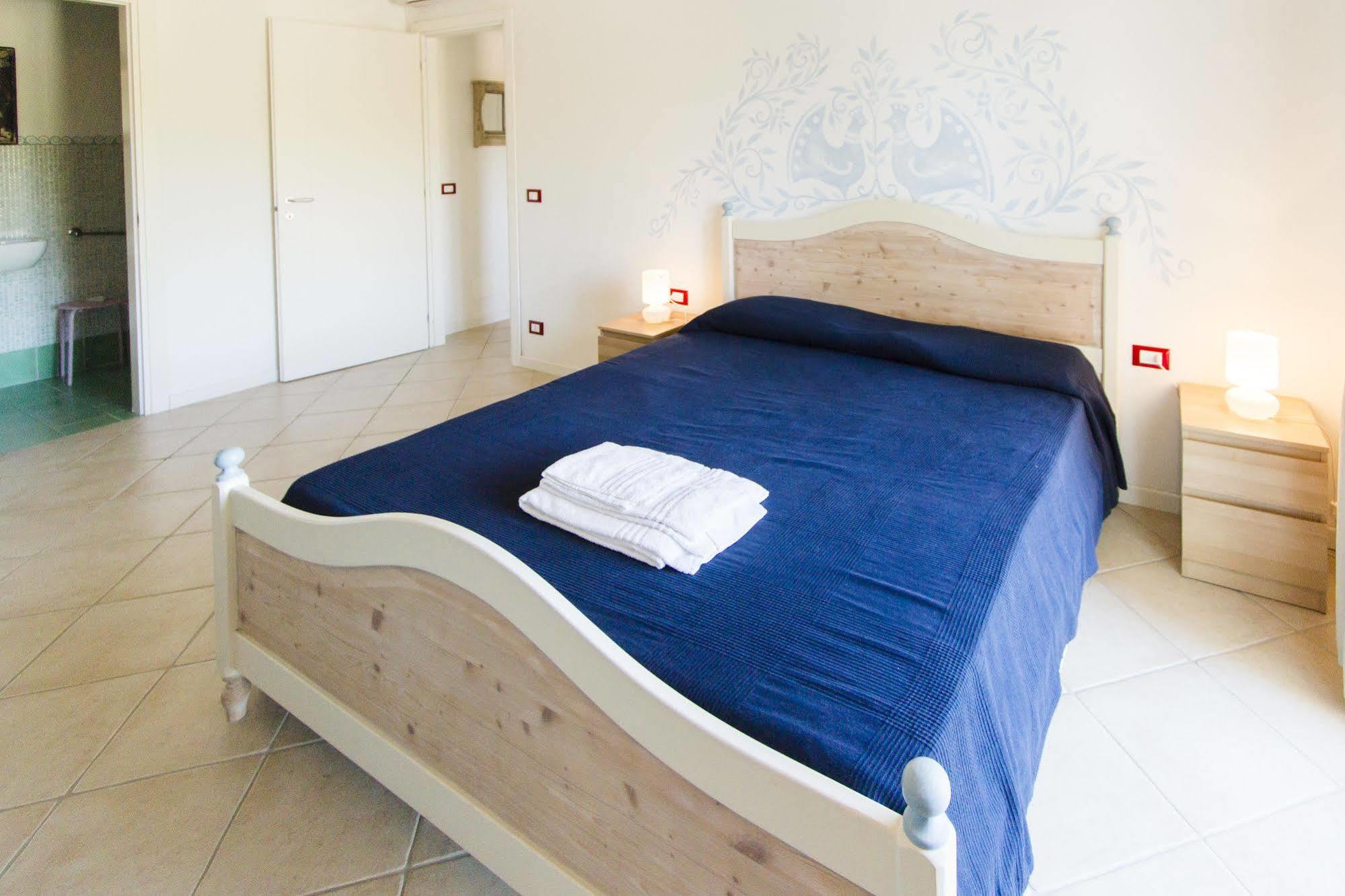 Hotel Residence Rena Bianca Baja Sardinia Exterior photo
