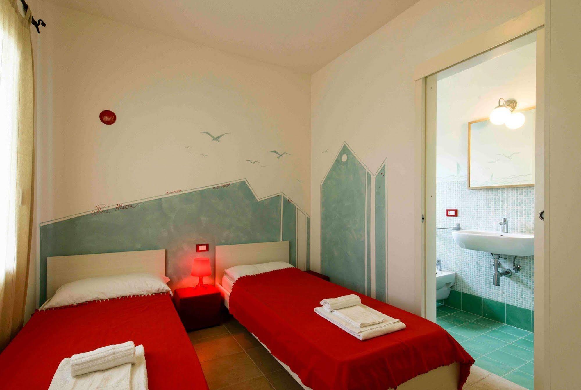 Hotel Residence Rena Bianca Baja Sardinia Exterior photo