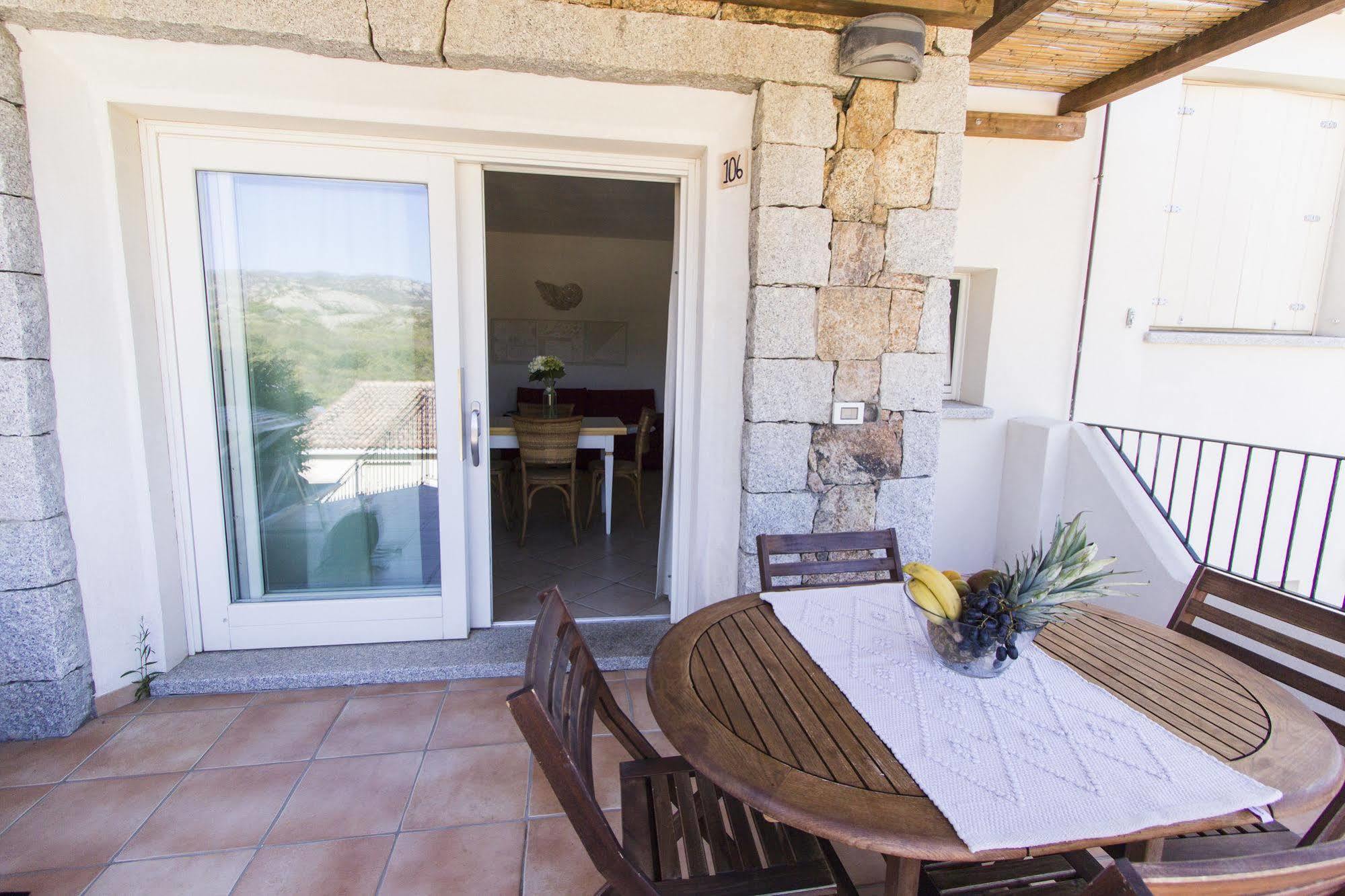 Hotel Residence Rena Bianca Baja Sardinia Exterior photo